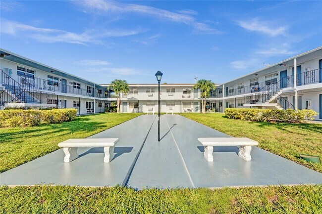 Building Photo - 7401 Pines Blvd