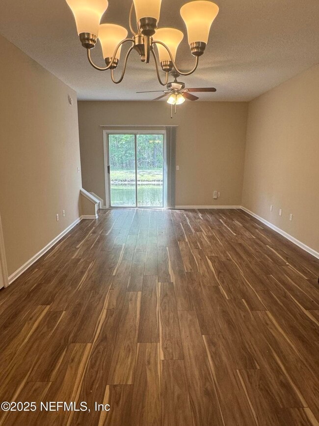 Building Photo - 426 Scrub Jay Dr