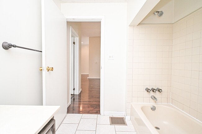 Building Photo - 4110 Eileen Dr