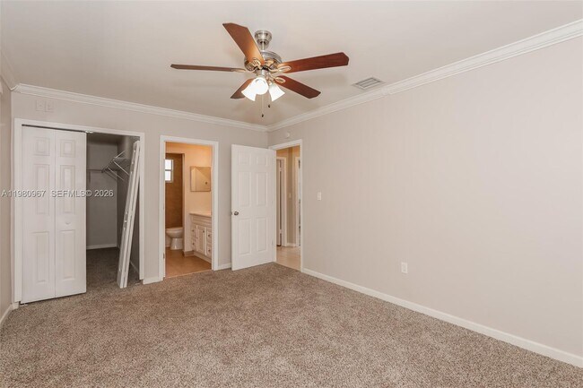 Building Photo - 809 SW 8th Ave