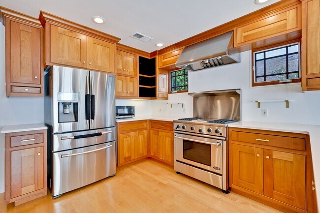 Building Photo - Quaint and Cozy One-Story Craftsman-style Home nestled in the sought-after Sunnyvale neighborhood...