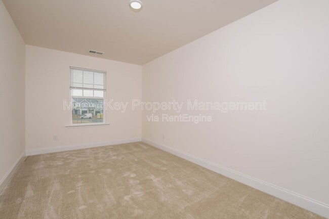 Building Photo - 22 Anastasia St