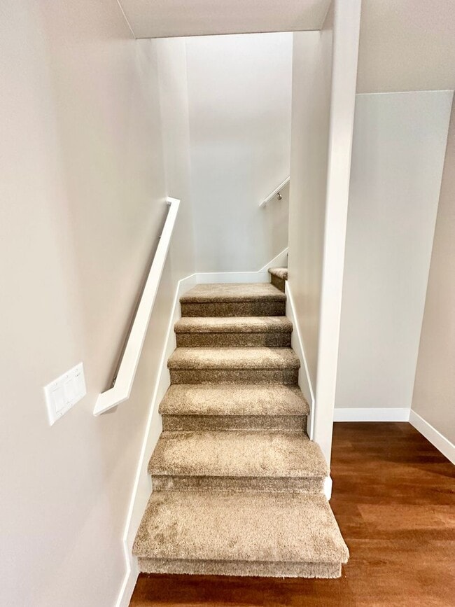 Building Photo - 4 Bed Desert Color Home!