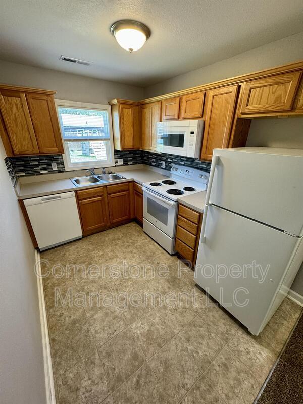 Building Photo - 8205 Center Dr