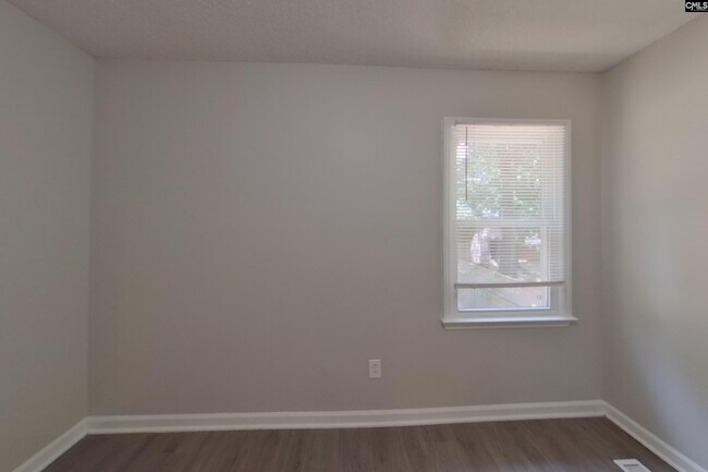 Building Photo - 216 Netherland Dr