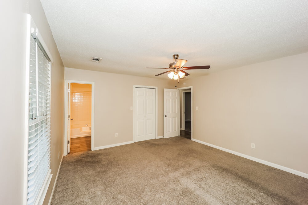 Building Photo - 10916 Clearwater Dr