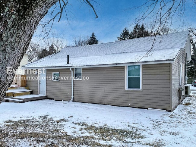 Building Photo - 102 Chestnut St