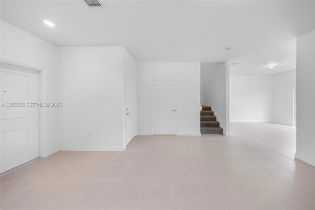 Building Photo - 2567 SE 25th Ter