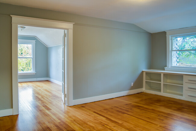 Building Photo - 525 N Simpson St