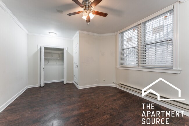 Building Photo - 3345 N Marshfield Ave