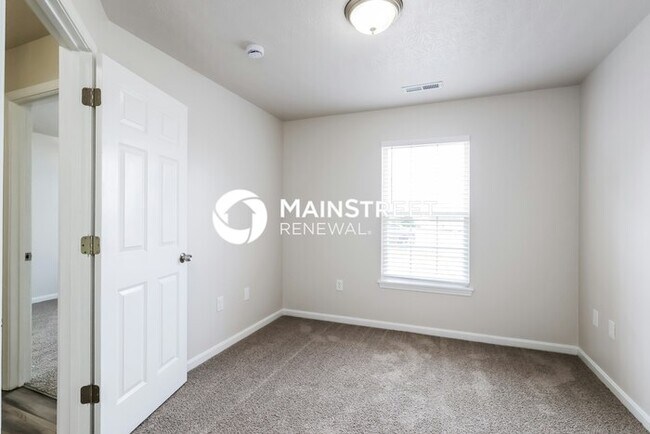 Building Photo - 3 Bedroom Pet-Friendly Home in Sellersburg, IN with Main Street Renewal