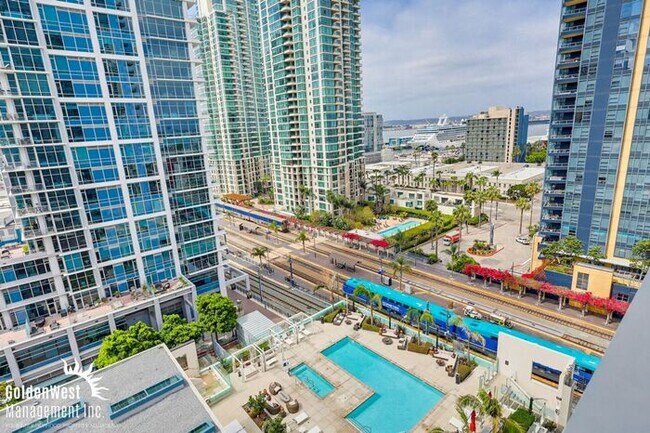 Building Photo - High-Rise Luxury 2Bdm 2Ba Condo in Downtown San Diego!