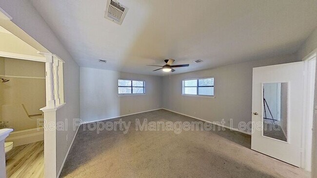Building Photo - 821 W Woodard St