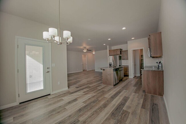 Building Photo - 745 Shadowleaf Ave