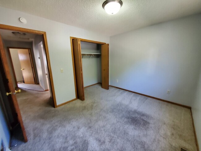 Building Photo - Gopher Nation Check out this 5 bedroom house with TWO massive living rooms