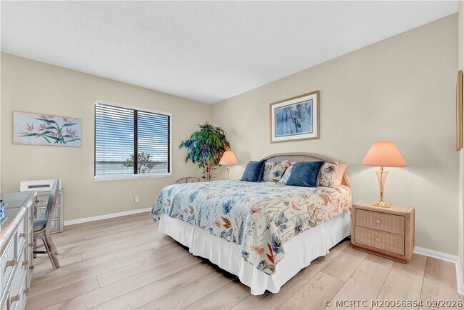 Building Photo - 2560 NW Seagrass Dr