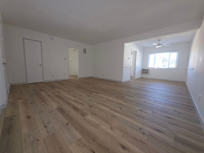 Interior Photo - 4028 Perlita Ave
