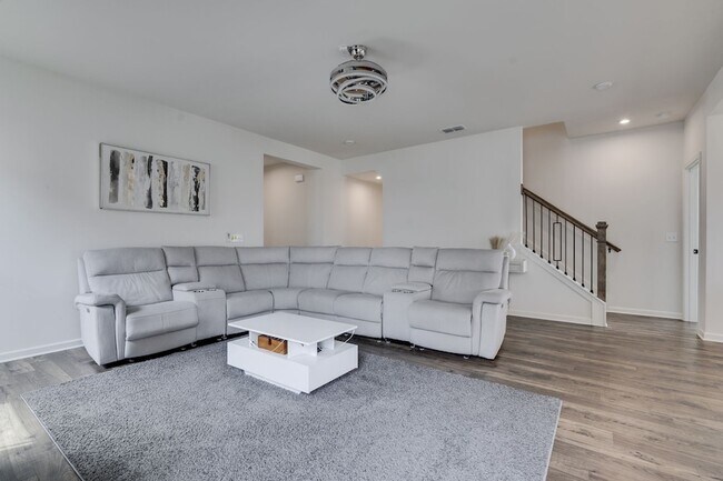 Building Photo - 945 Pleasant Ridge Run