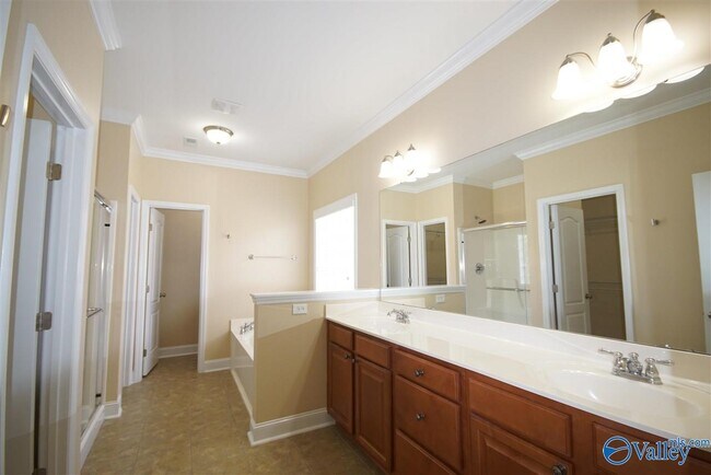 Building Photo - 106 Back Creek Cir NW