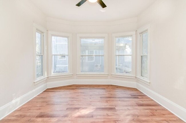 Building Photo - 606 S Park Ave