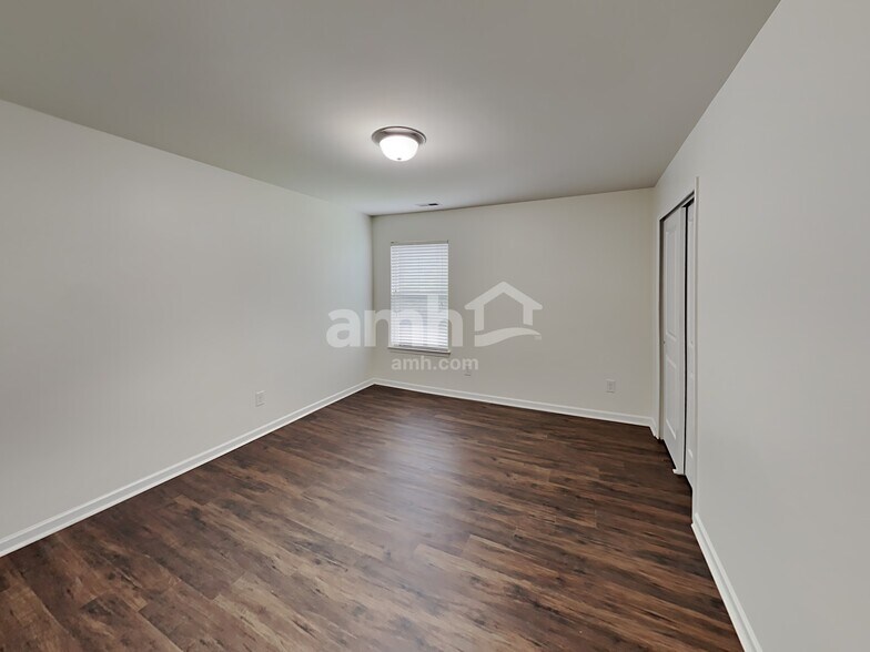 Building Photo - 10604 Shanon Darby Lane