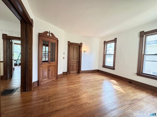 Building Photo - 23 Quintard Ave