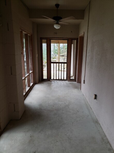 Screened porch - 7415 Savannah Dr