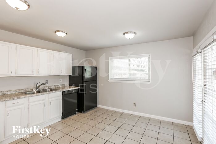 Building Photo - 9113 Linda Vista Dr