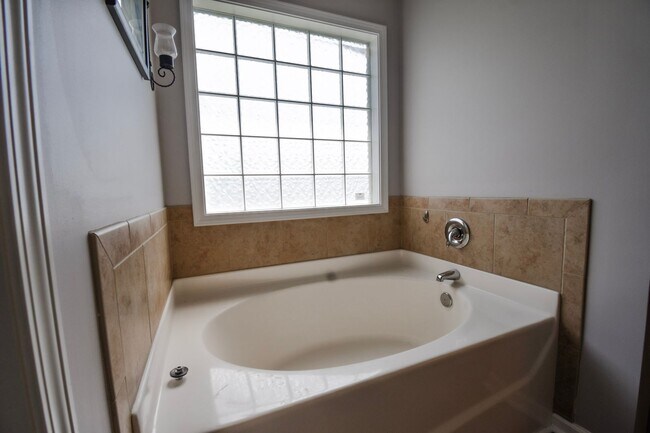 Building Photo - Coming Soon! 3 Bedroom 2 Bathroom- Pets Considered