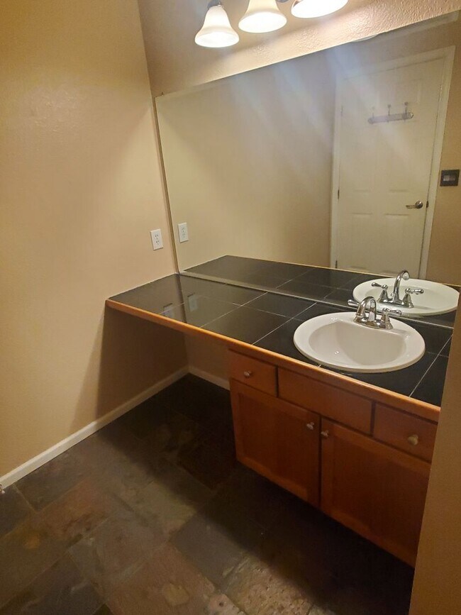 Building Photo - Spacious 2B/2B Main Level Condo With Garage NOW AVAILABLE
