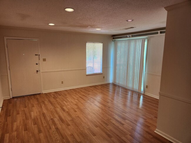 Building Photo - Indian Lake Town Homes #23B,  Northport 35473