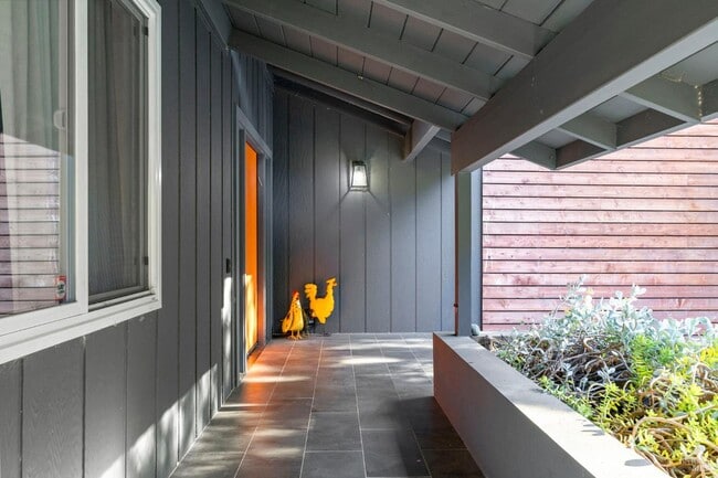 Building Photo - 48 Junipero Serra Ave