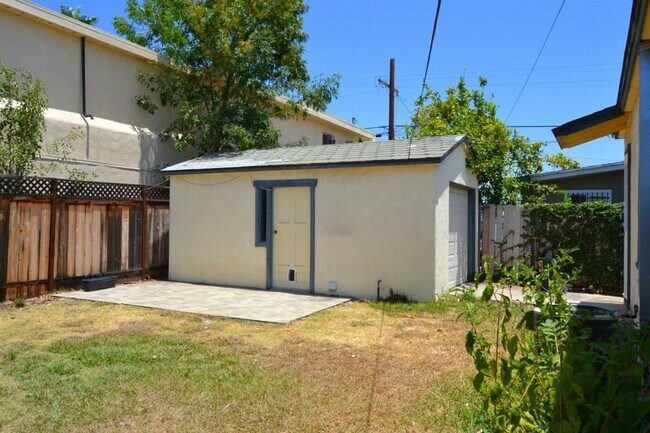 Building Photo - City Heights - Single Family Home with Cen...