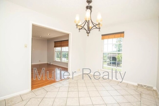 Building Photo - 10837 Dineen Dr