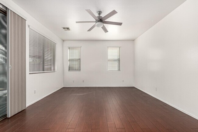 Building Photo - 390 W Wisteria Pl