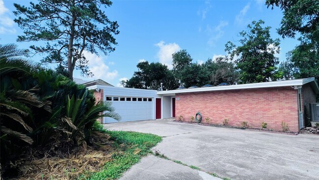 Building Photo - 3936 Wagon Rd