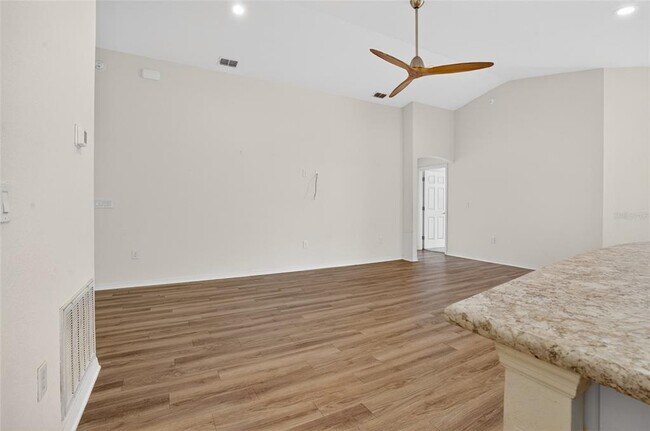 Building Photo - 522 Pentas Ln