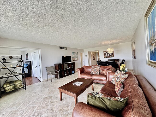 Building Photo - 2671 S Course Dr