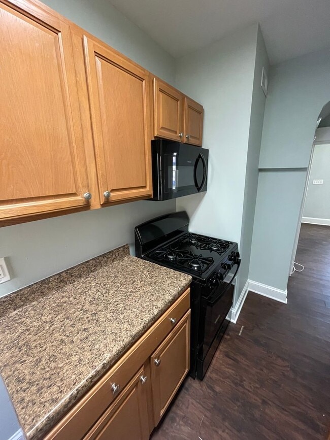 Building Photo - Charming 3-Bedroom Single-Family Home Near...