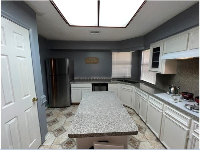 Building Photo - 7203 Mission Ct Dr