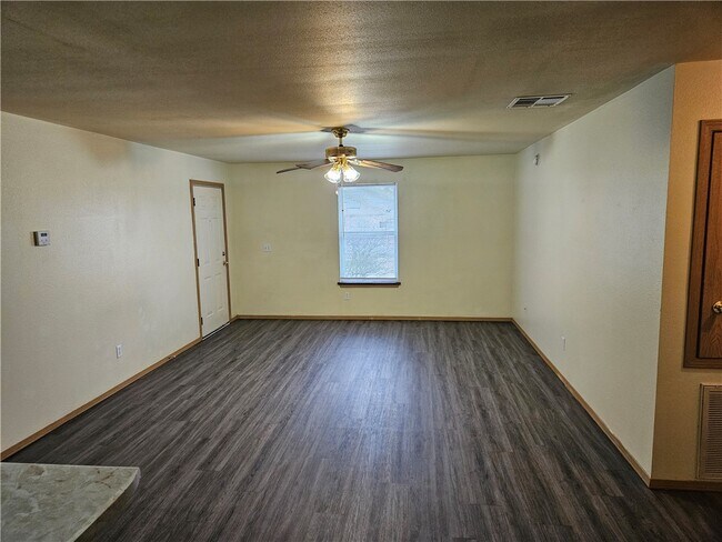 Building Photo - 121 Sadie Ln