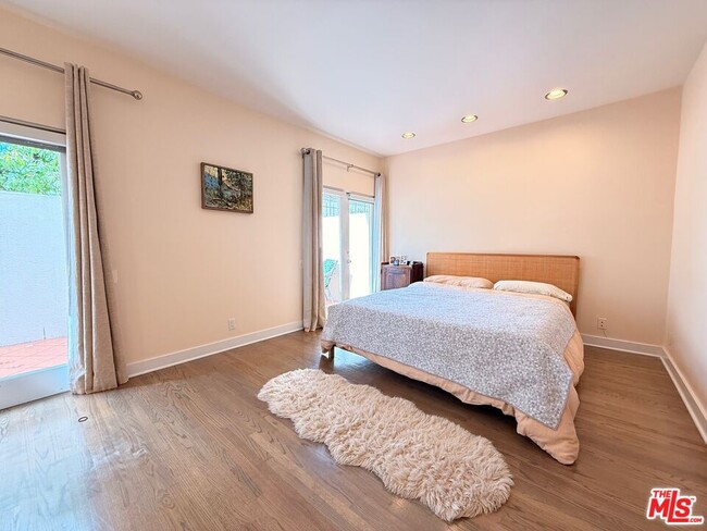 Building Photo - 2336 28th St