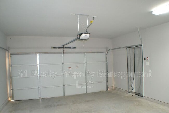Building Photo - 9837 Fabiola Dr