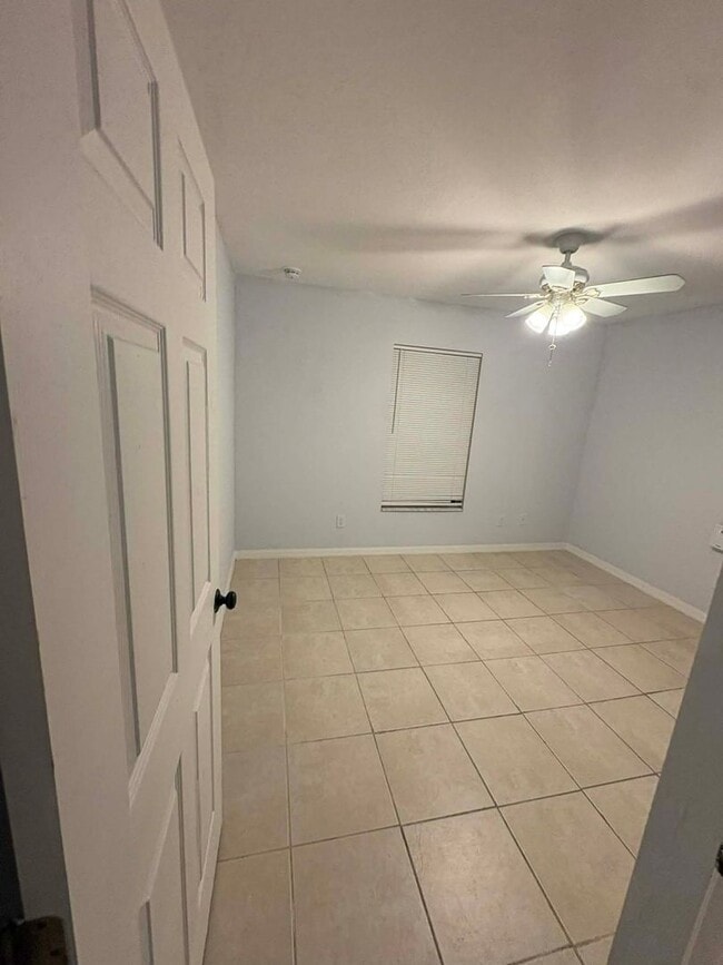 Building Photo - 1000/1002 W 12th Street