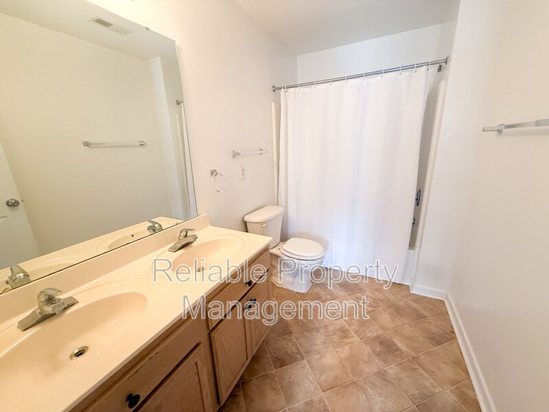 Building Photo - 1513 Kenmore Dr