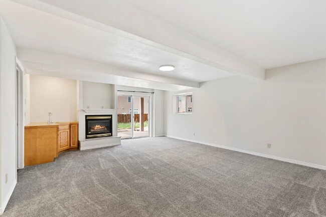 Building Photo - Updated Townhome with Views – Minutes to P...