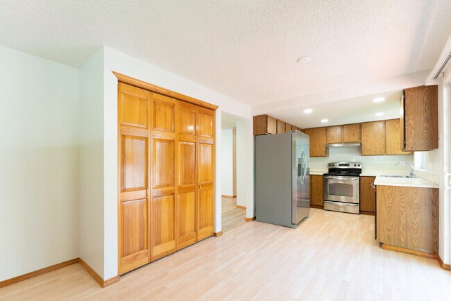 Building Photo - 12920 SE 157th Pl