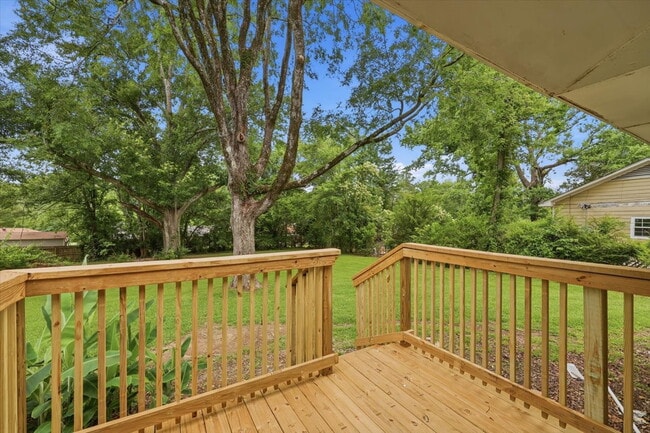 Building Photo - Spacious 4BR Home in Clinton School District with Multiple Living Areas