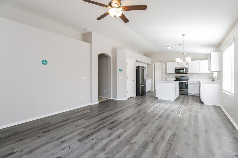 Building Photo - 3724 W Pleasant Ln