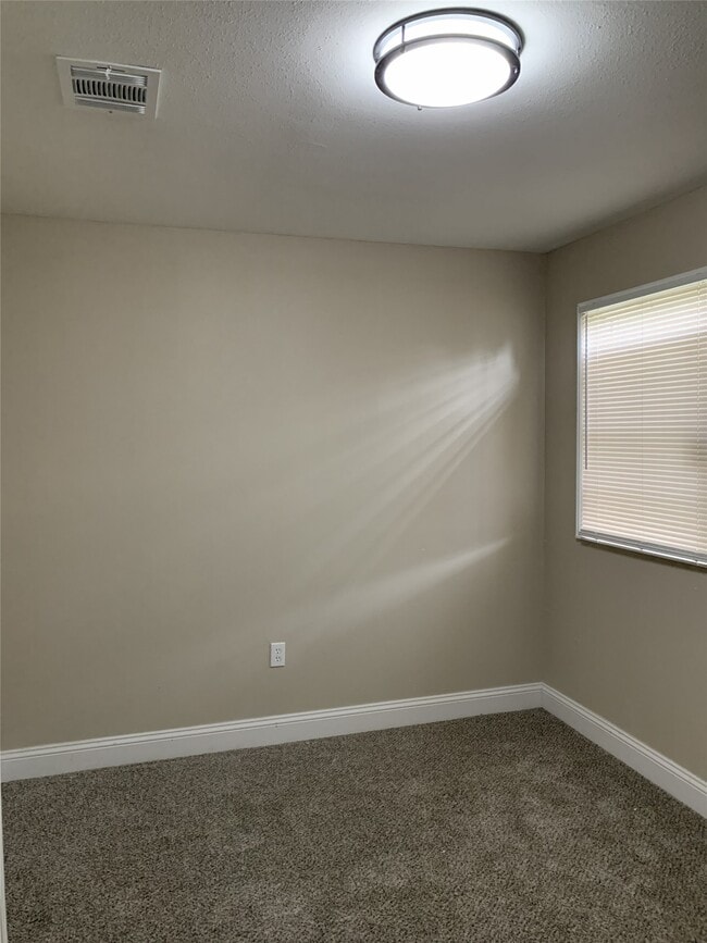 Building Photo - 14002 Rosecrest Dr